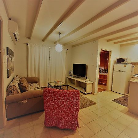 בחצר של טובה Apartment Hazon ภายนอก รูปภาพ
