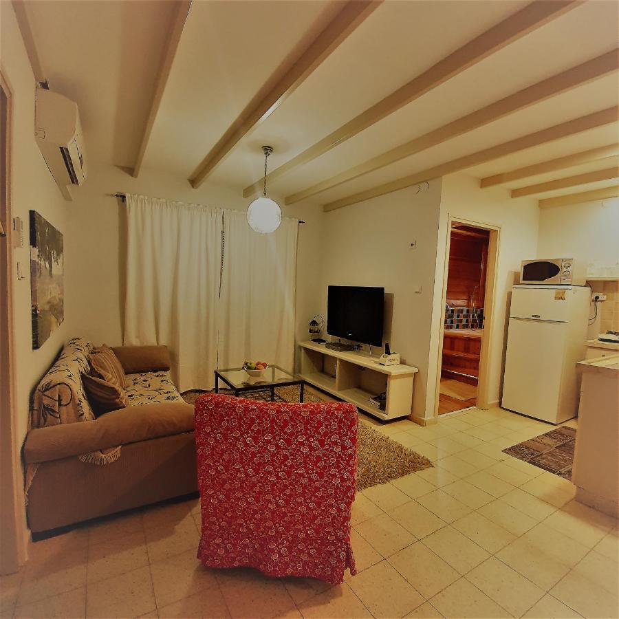בחצר של טובה Apartment Hazon ภายนอก รูปภาพ