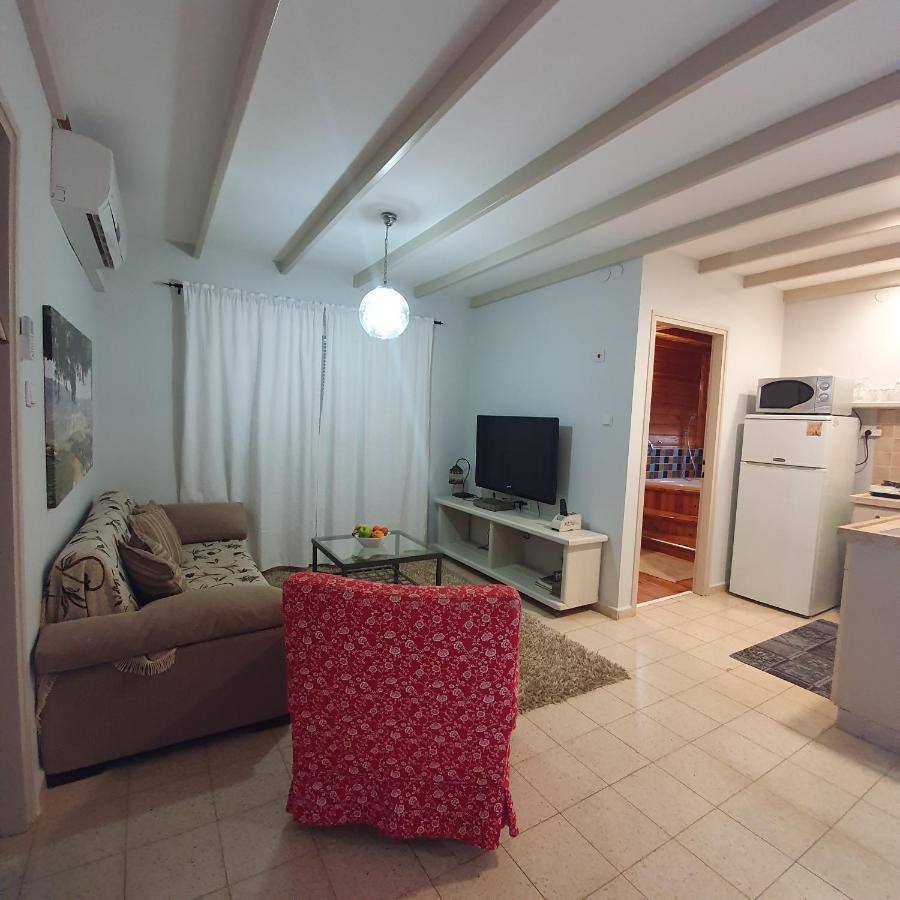בחצר של טובה Apartment Hazon ภายนอก รูปภาพ